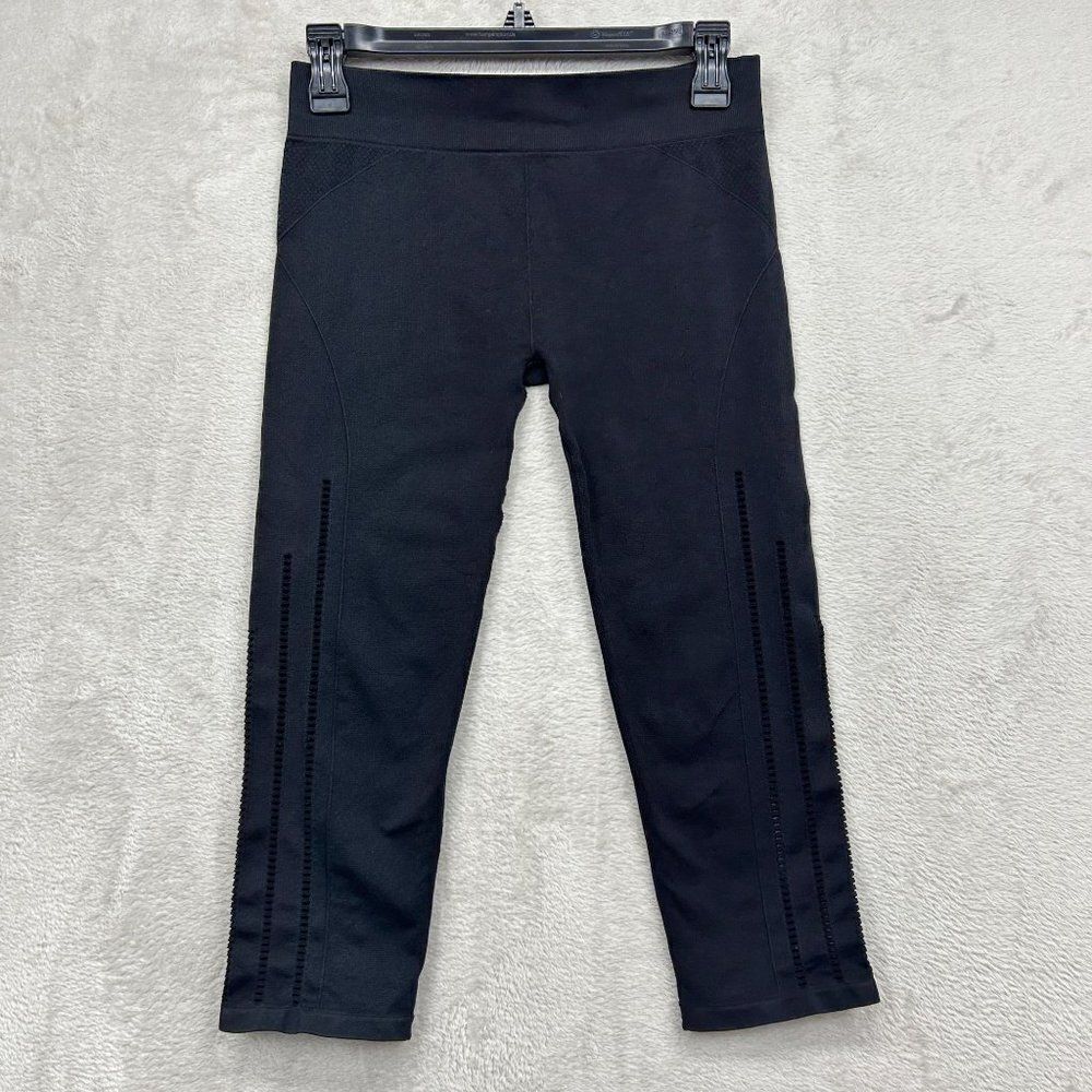 Fabletics Womens Mid Rise Ribbed Seamless Cropped Capri Mesh Leggings Black Sz M